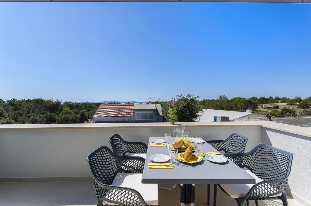 Apartments Villa V Vir Exterior photo